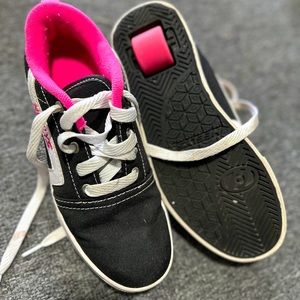 HEELYS YOUTH size 5